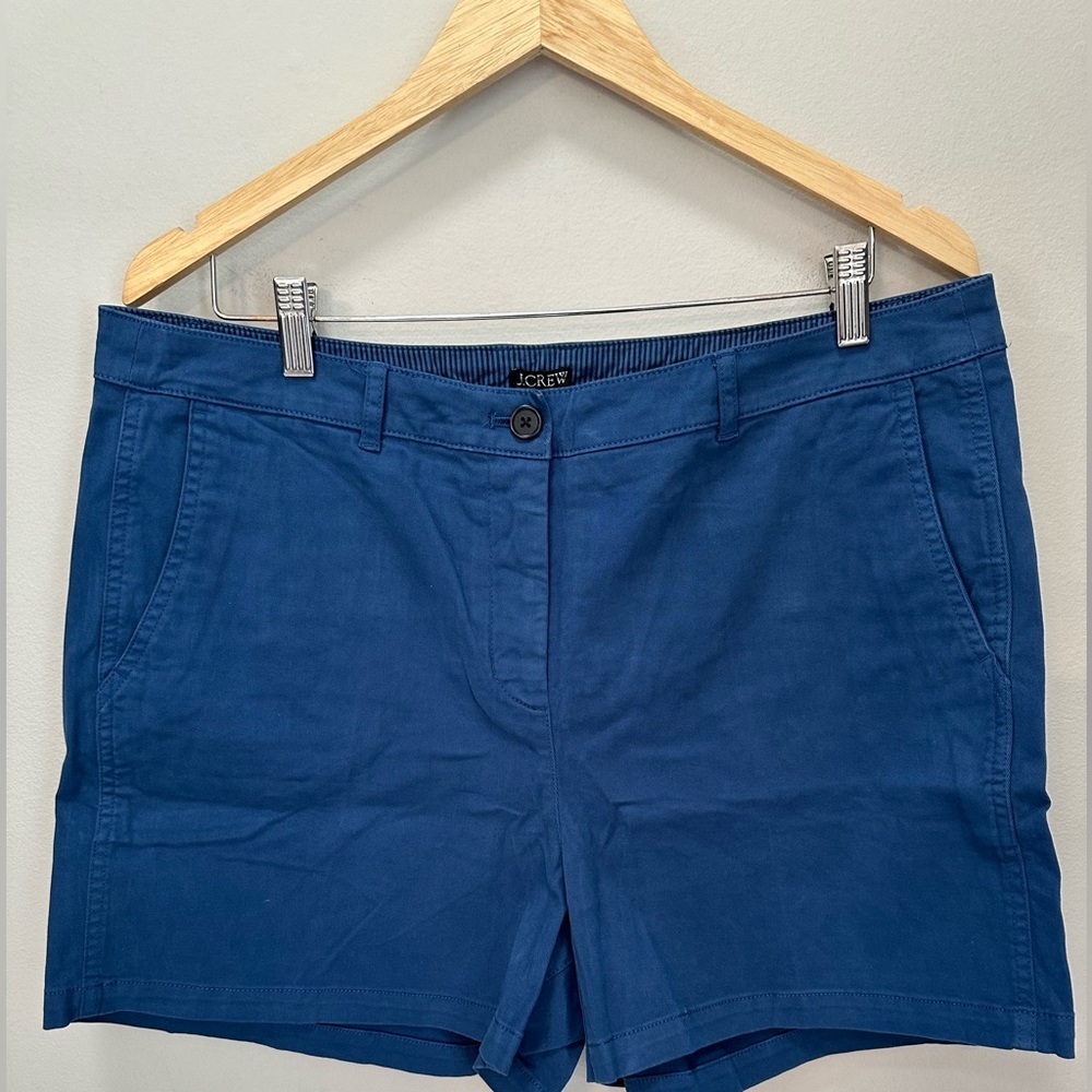 NWT! J.Crew women’s causal 4" blue heritage chino short. Women’s size 14 - Picture 2 of 6